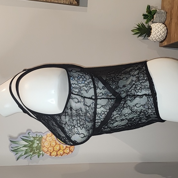 Torrid  Lacy Bondage Bodysuit with Neck Harness in Rich Black​ NWT sz 2 - Picture 4 of 14